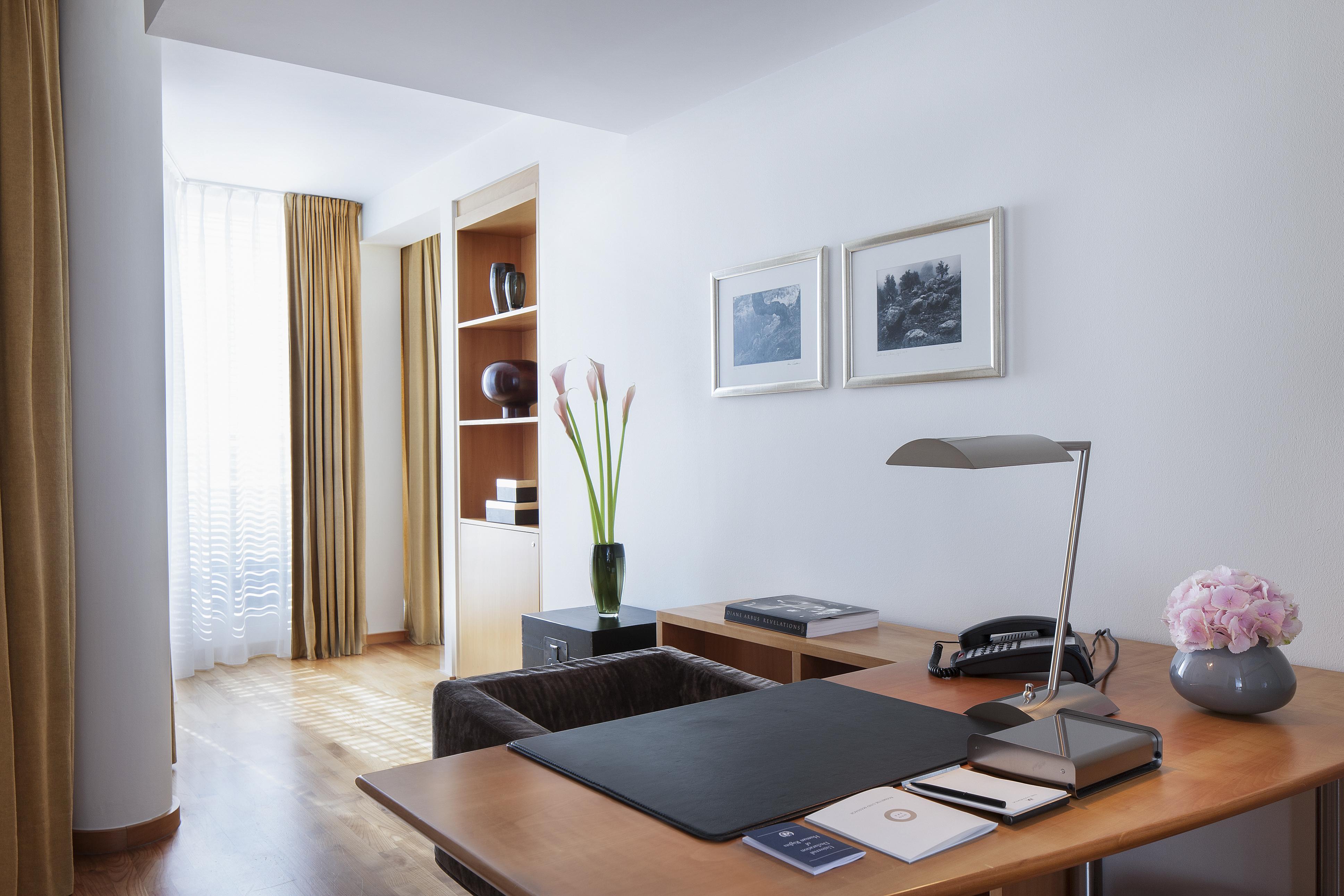 The Mandala Berlin, A Member Of Design Hotels Ngoại thất bức ảnh A typical study