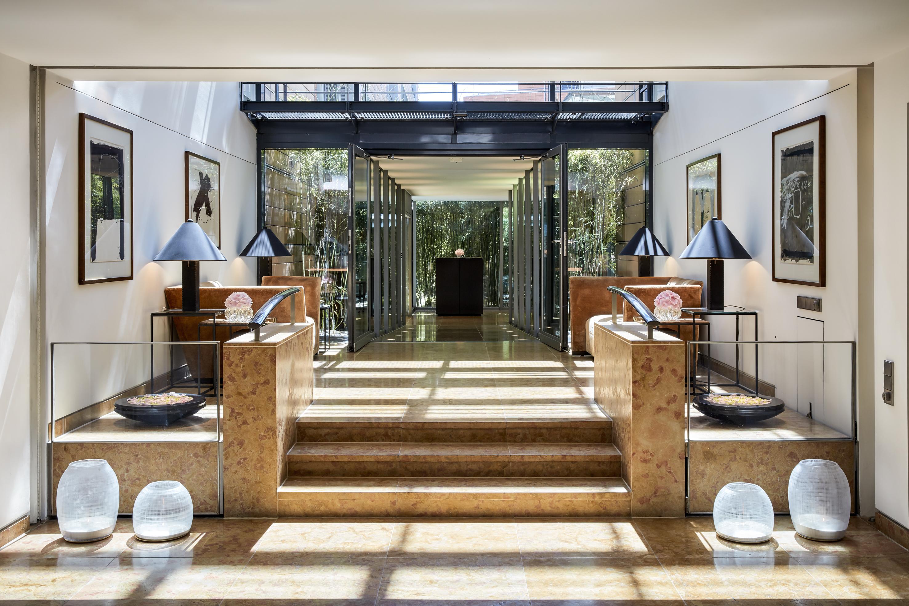 The Mandala Berlin, A Member Of Design Hotels Ngoại thất bức ảnh Entrance to the hotel