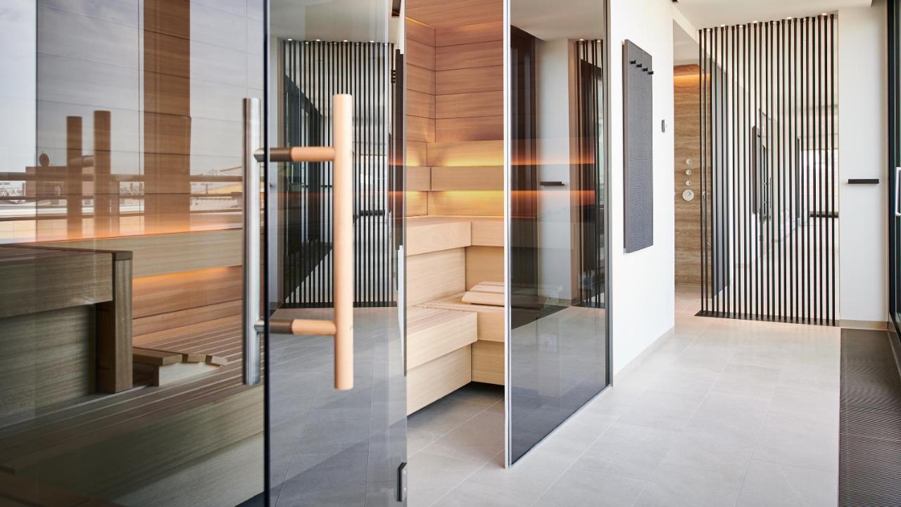 The Mandala Berlin, A Member Of Design Hotels Ngoại thất bức ảnh A glass door
